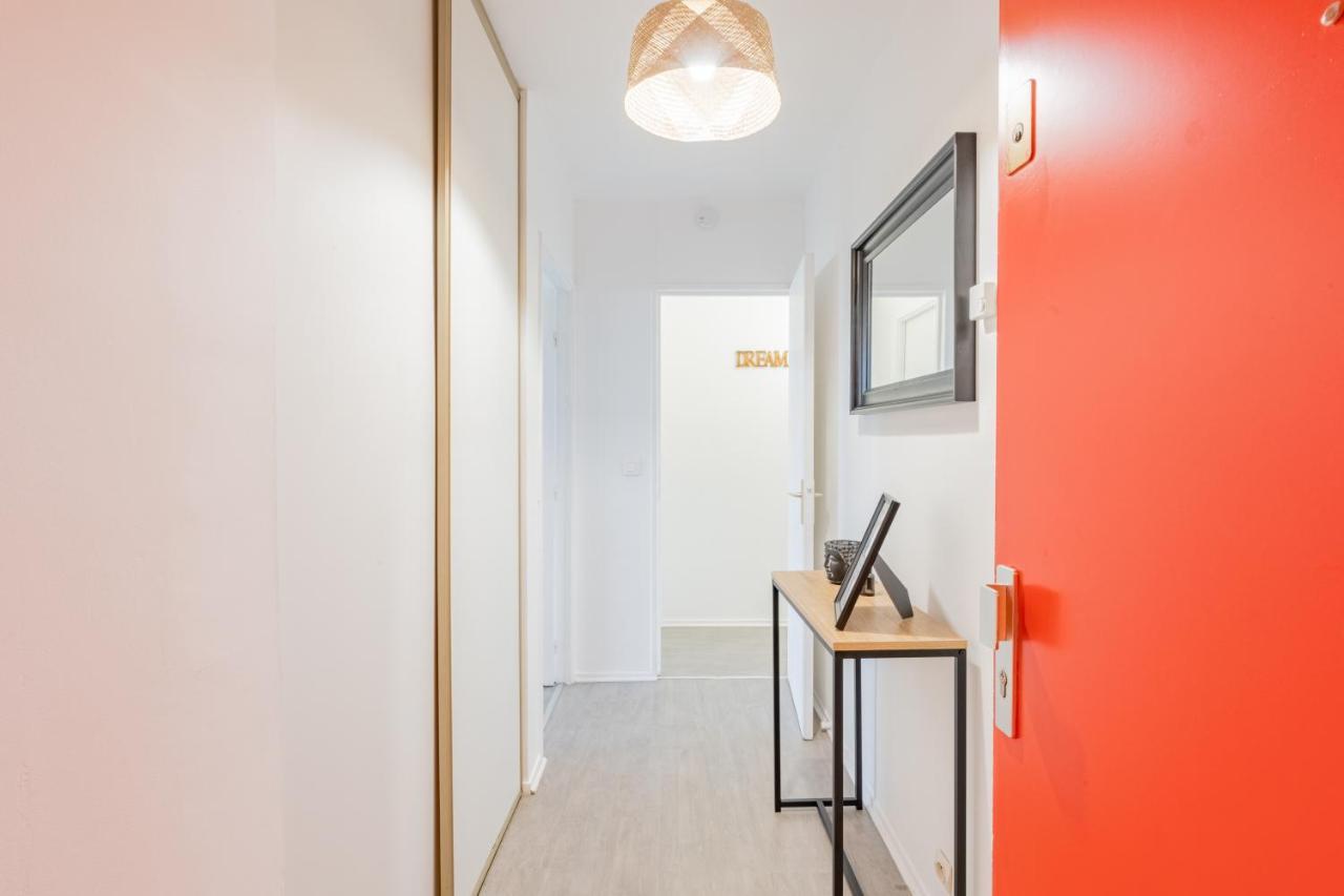 Appart'Hotel Versailles Saint Cyr L'Ecole - Gare Sncf A 100M Et Parking Prive Exterior foto